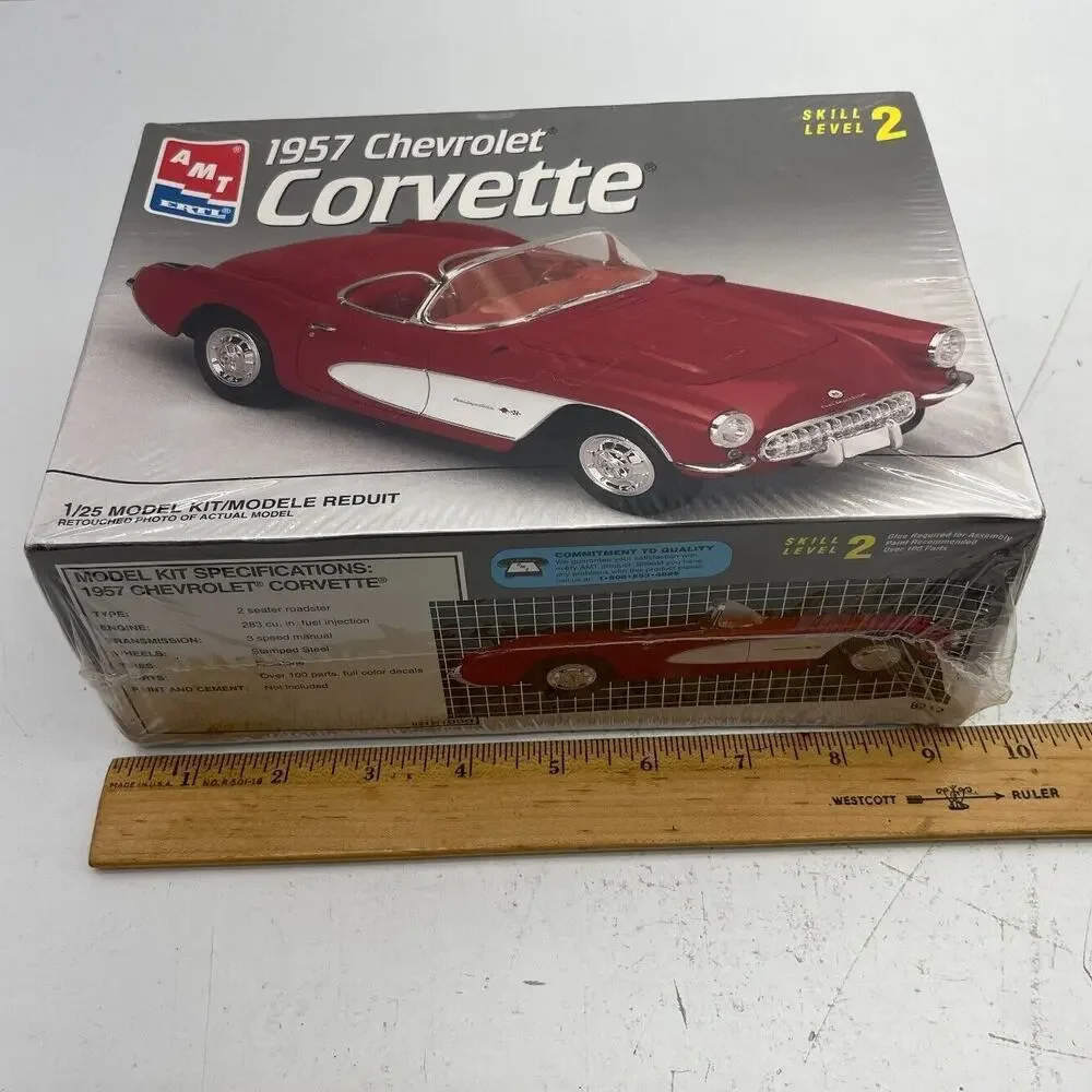 AMT 1957 Chevrolet Corvette Model Car Kit 1/25 Scale #8212 VTG 1996 New Sealed